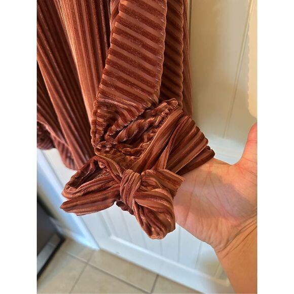 Entro Pink Velvet Cold Shoulder Blouse With Tie Detail - Size Small - T8046 - Picture 6 of 6